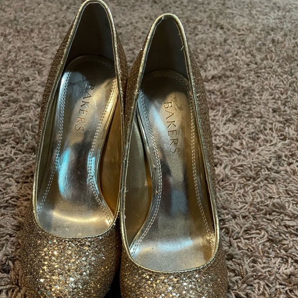 Bakers gold sparkly heels - Picture 2 of 2